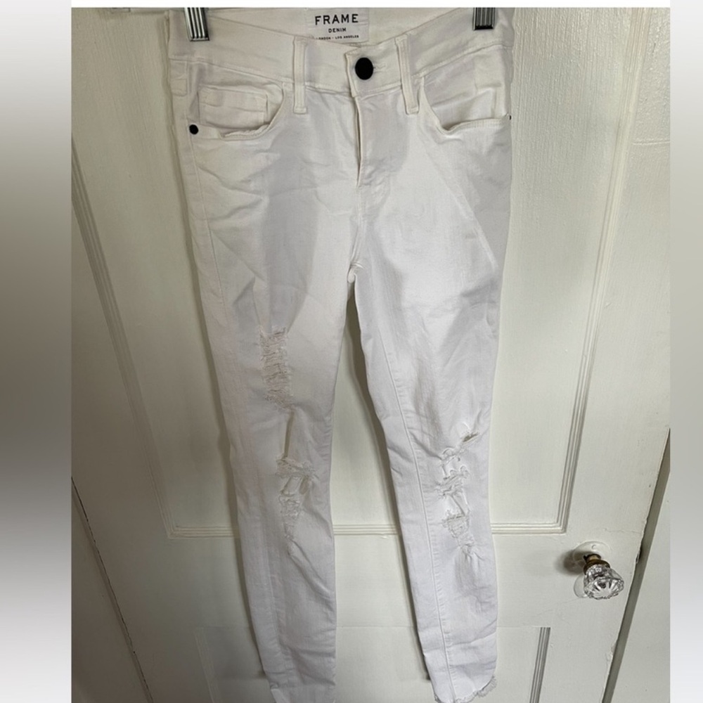 Frame Le Skinny de Jeanne- Lightly Distressed Jeans